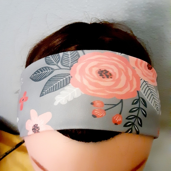 Grey headband with pink Rose's boho style. - Picture 2 of 5